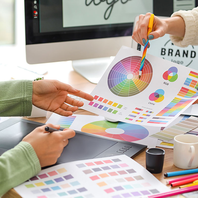 Une régie graphique réactive pour répondre à vos besoins institutionnels en toute simplicité Gestion graphique simplifiée et réactive grâce à un interlocuteur dédié et un service flexible
